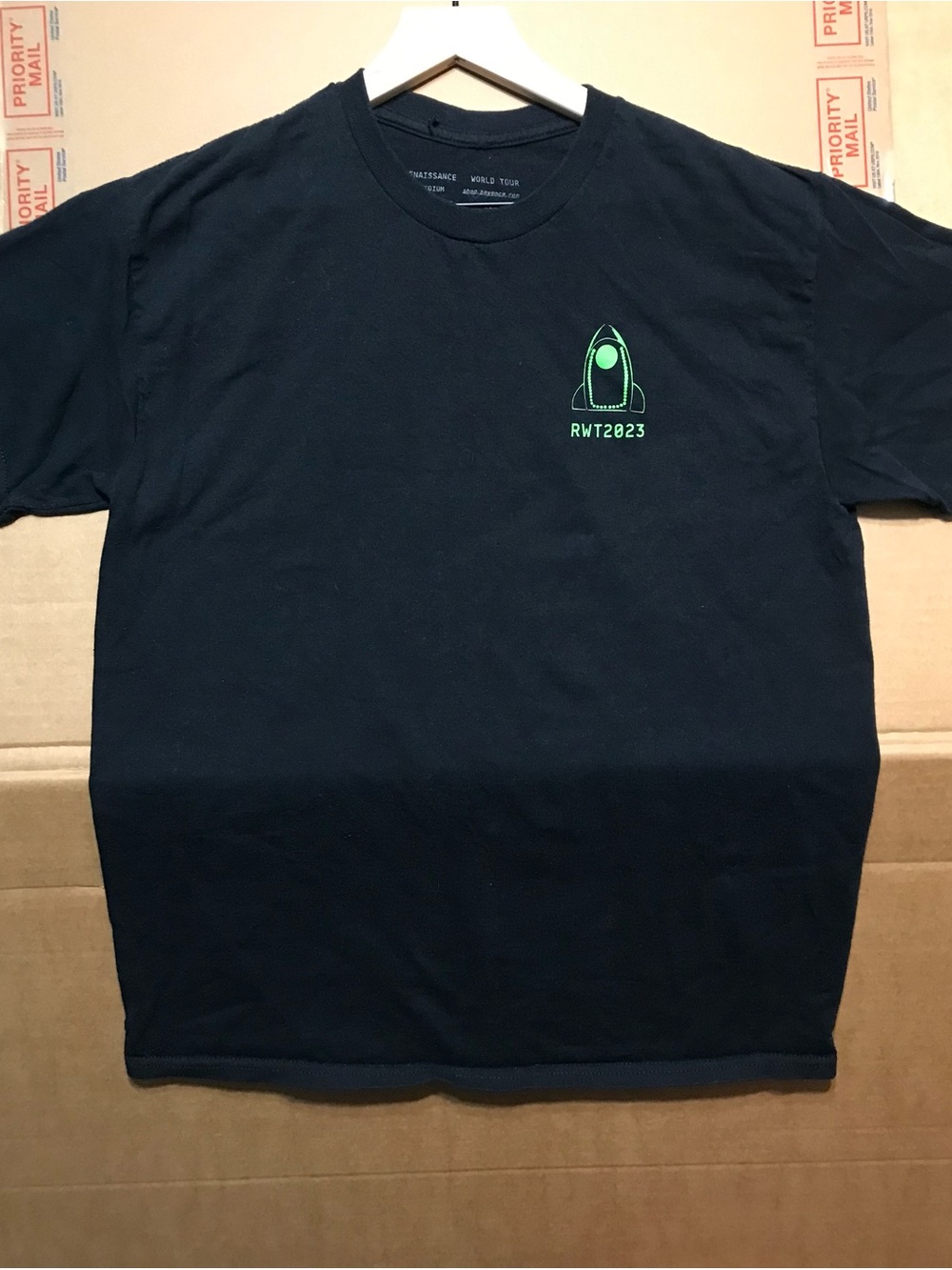 Beyonce Renaissance World Tour T Shirt Medium Alien Superstar 2023